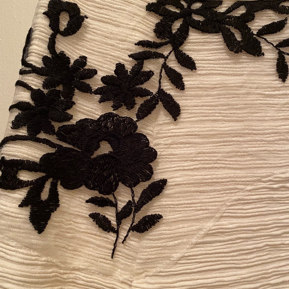 The perfect black tie event dress! - Picture 2 of 6